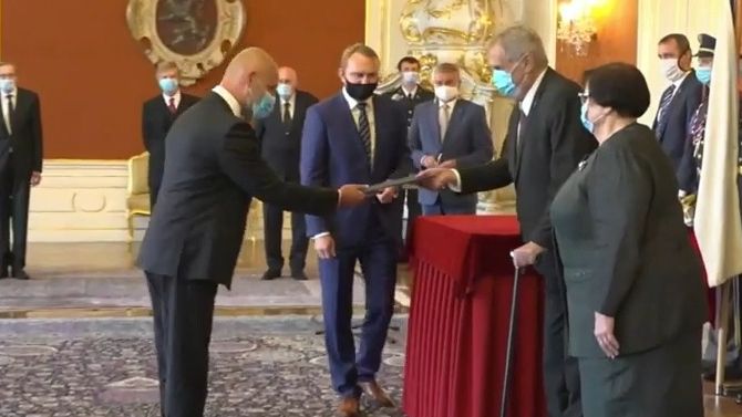 Prezident Zeman jmenoval Angyalossyho novým předsedou Nejvyššího soudu